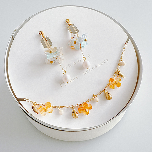 flowers bloom（耳飾りとブレスレットセット）